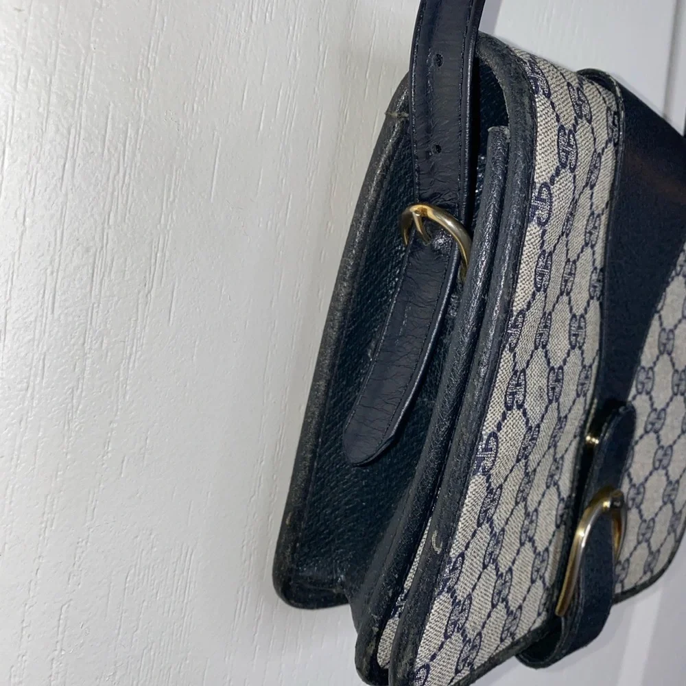 Vintage Gucci Crossbody - Picture 2 of 9